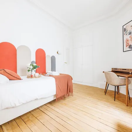 Exceptional Near The Eiffel Tower 3 Bdr 5 P