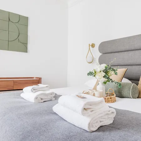 Exceptional Near The Eiffel Tower 3 Bdr 5 P 公寓