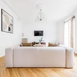 Exceptional Near The Eiffel Tower 3 Bdr 5 P Daire Paris