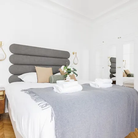 Exceptional Near The Eiffel Tower 3 Bdr 5 P *