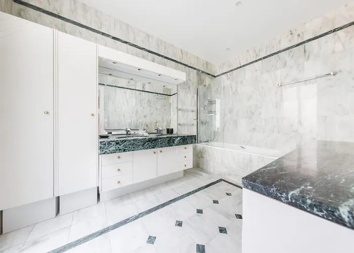 Exceptional Near The Eiffel Tower 3 Bdr 5 P *