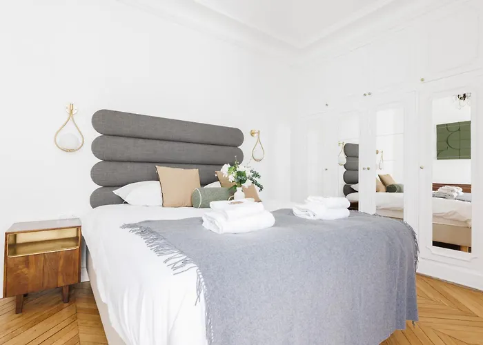 Exceptional Near The Eiffel Tower 3 Bdr 5 P *