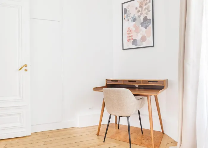 Exceptional Near The Eiffel Tower 3 Bdr 5 P 아파트 *