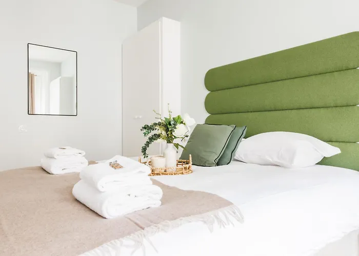 Exceptional Near The Eiffel Tower 3 Bdr 5 P