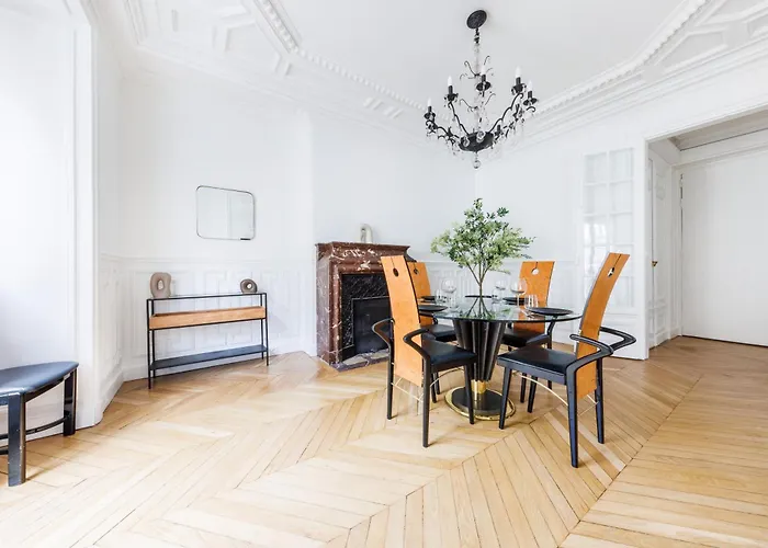 아파트 Exceptional Near The Eiffel Tower 3 Bdr 5 P 파리