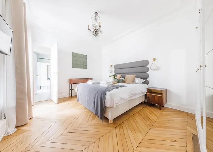아파트 Exceptional Near The Eiffel Tower 3 Bdr 5 P 파리