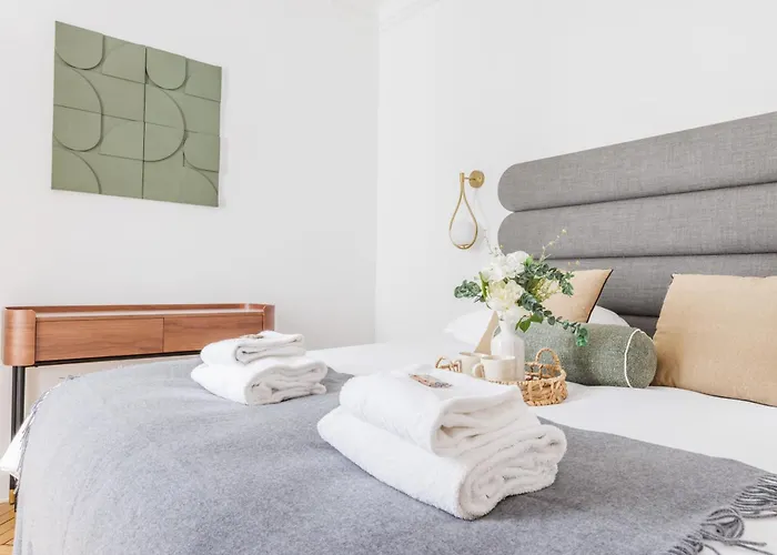 Exceptional Near The Eiffel Tower 3 Bdr 5 P Daire